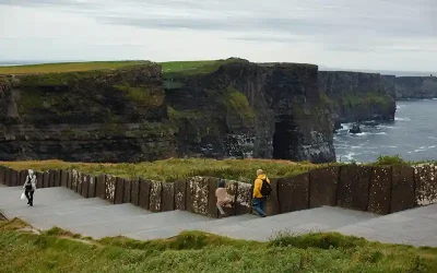 Walk along the cliffs of moher